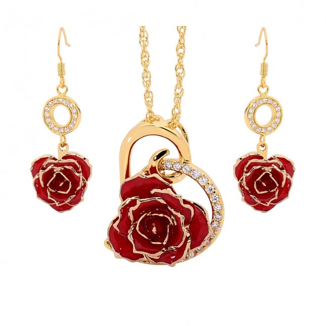 Ensemble de bijoux rose rouge. Style de cœur