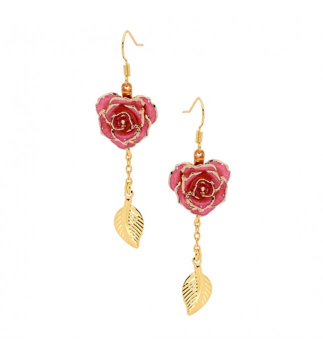 Boucles d'oreilles pétales de rose roses. Style de feuille